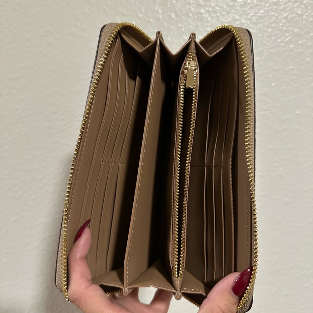 Coach Wallet - Picture 4 of 5
